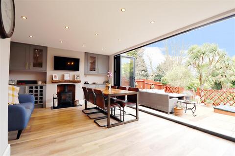 7 Felhampton Road, London, SE9 3NT