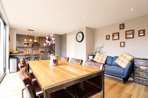 7 Felhampton Road, London, SE9 3NT