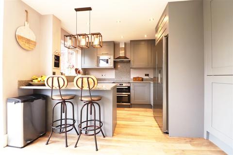 7 Felhampton Road, London, SE9 3NT
