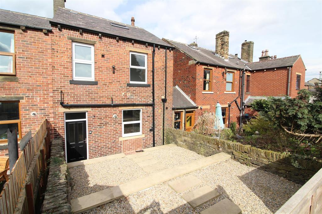 Commercial Road, Skelmanthorpe, Huddersfield 3 bed end of terrace house