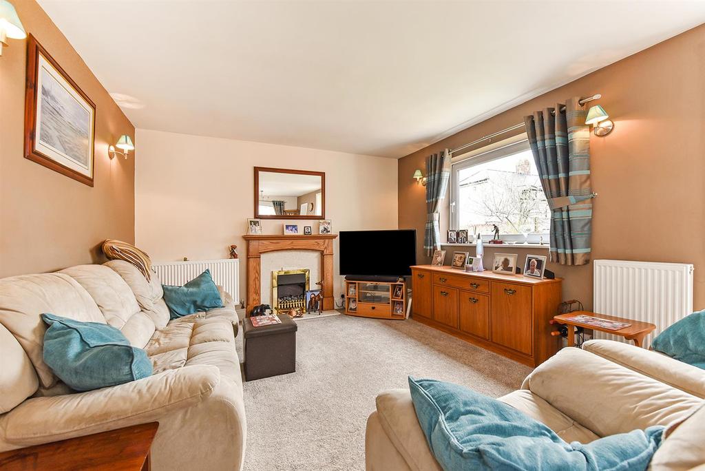 Dunmow Road, Andover 3 bed detached bungalow £390,000