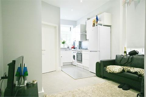 3 bedroom apartment to rent, Mowll Street, Oval SW9