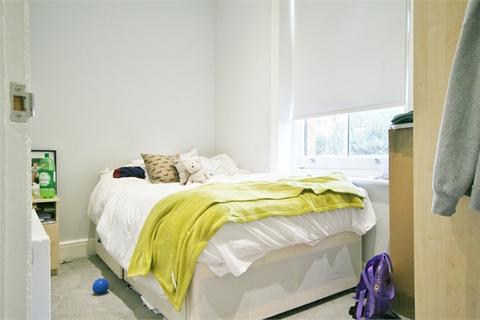 3 bedroom apartment to rent, Mowll Street, Oval SW9