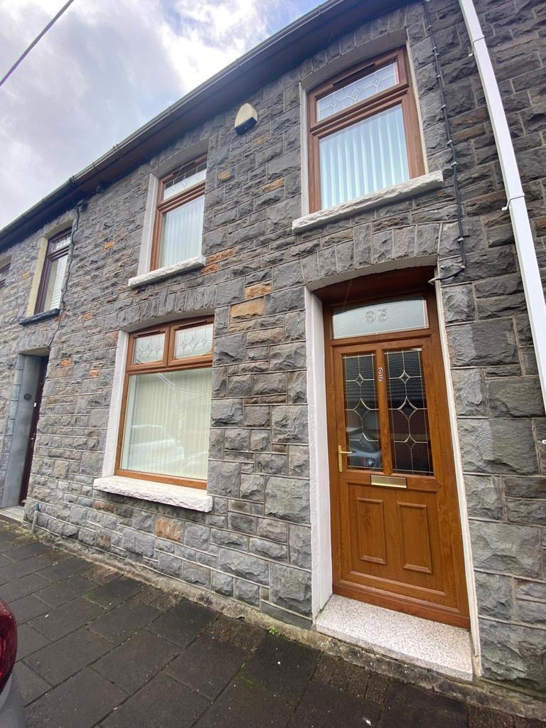 Regent Street, Treorchy 3 bed terraced house £695 pcm (£160 pw)