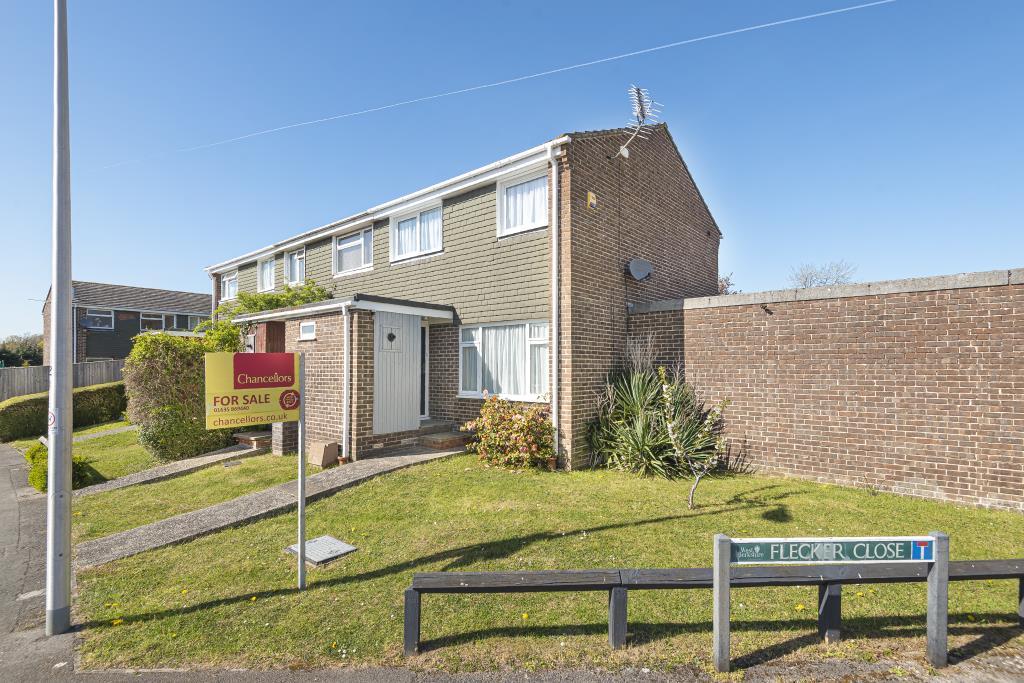 Whiteland Estate, Thatcham, RG18 3 bed end of terrace house £315,000