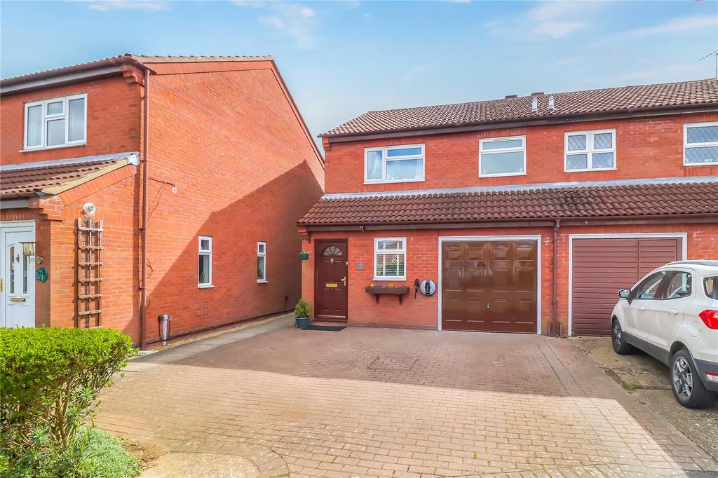 Shirley Road, Abbots Langley, Herts, WD5 3 bed semidetached house £