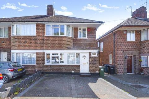 15 Wychwood Close, Edgware, HA8 6TE