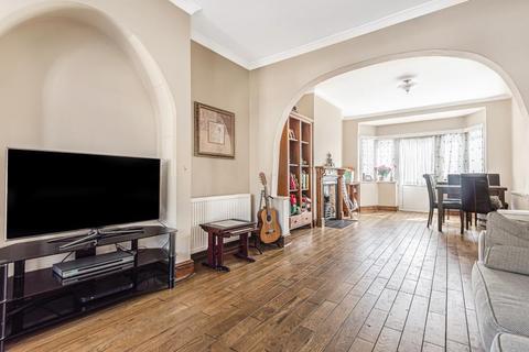 15 Wychwood Close, Edgware, HA8 6TE