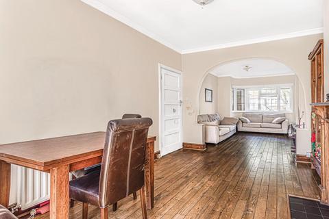 15 Wychwood Close, Edgware, HA8 6TE