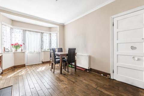 15 Wychwood Close, Edgware, HA8 6TE