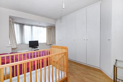 15 Wychwood Close, Edgware, HA8 6TE