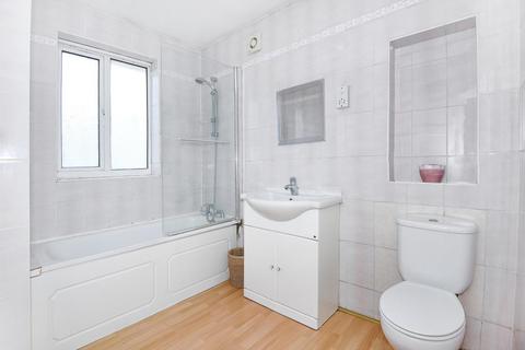 15 Wychwood Close, Edgware, HA8 6TE