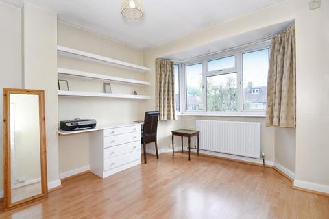15 Wychwood Close, Edgware, HA8 6TE