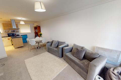 2 bedroom flat to rent, Fleet street