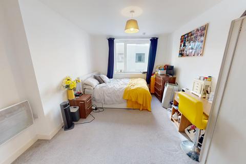 2 bedroom flat to rent, Fleet street