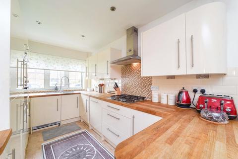 32 Rodney Close, New Malden, KT3 5AA