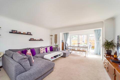 32 Rodney Close, New Malden, KT3 5AA