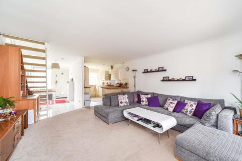 32 Rodney Close, New Malden, KT3 5AA