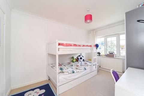 32 Rodney Close, New Malden, KT3 5AA
