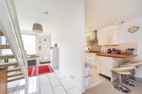 32 Rodney Close, New Malden, KT3 5AA