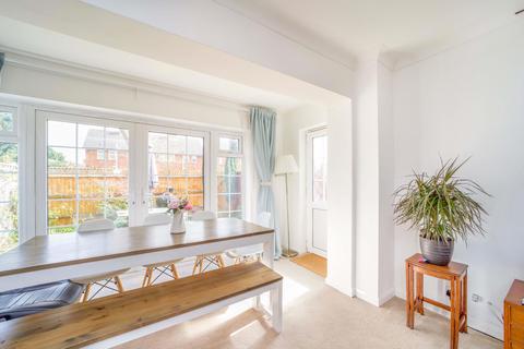 32 Rodney Close, New Malden, KT3 5AA