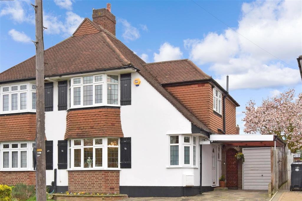 Hartland Way, Shirley, Croydon, Surrey 3 bed semidetached house £600,000