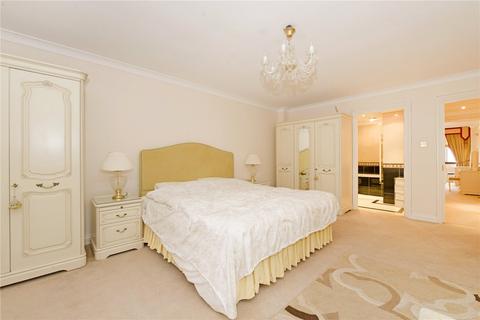 3 bedroom flat to rent, Great Portland Street, Marylebone, London