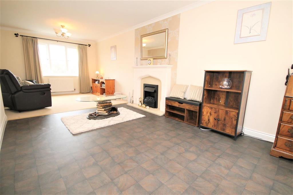 Garnqueen Crescent, Glenboig, Coatbridge 5 bed detached house £225,000