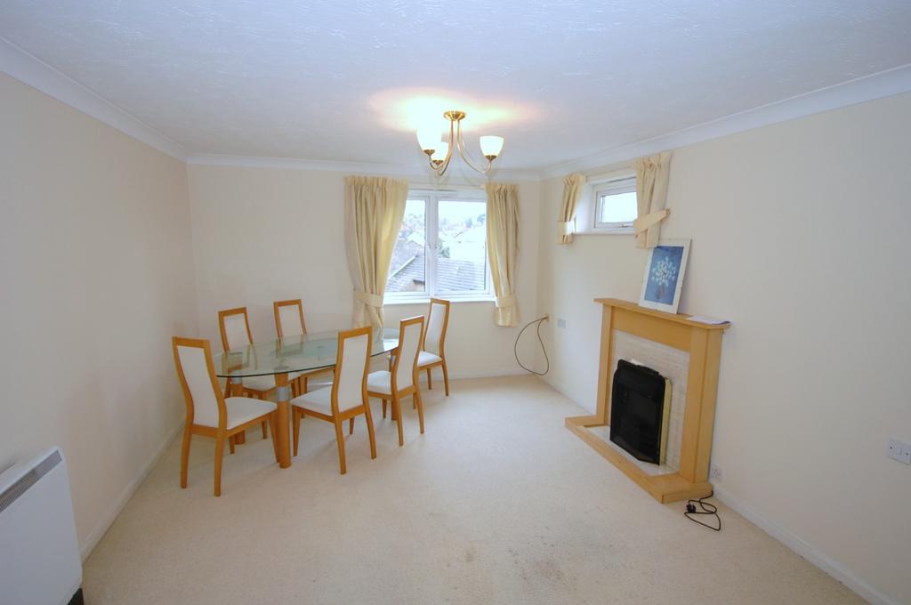 Hart Dene Court, Bagshot 1 bed retirement property £125,000