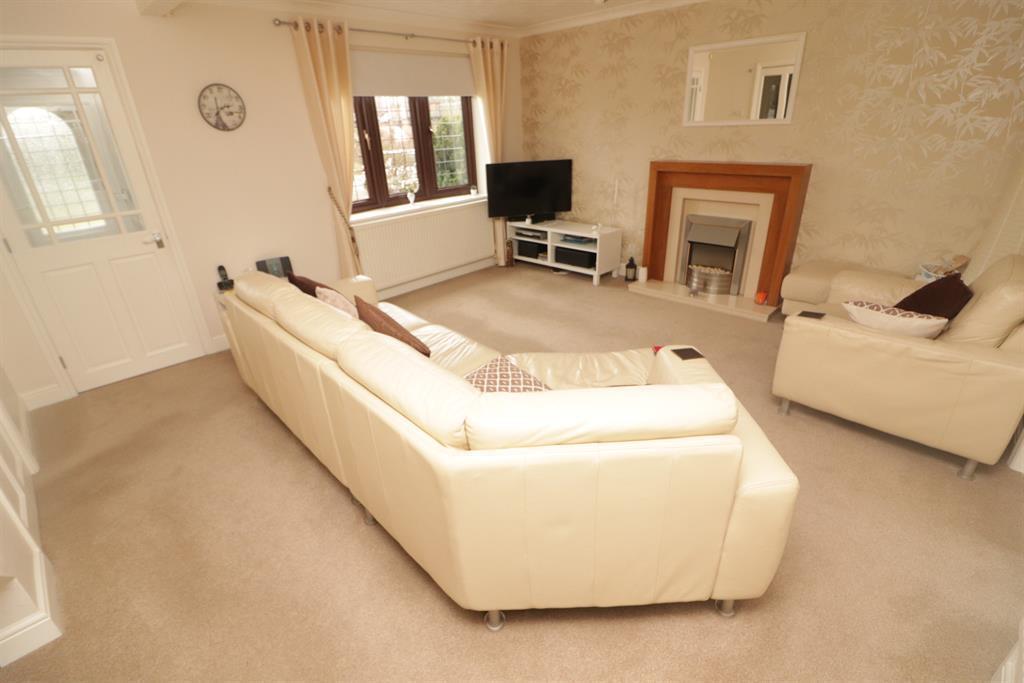 Hampden Close, Yate, Bristol, BS37 5UW 3 bed detached house £350,000