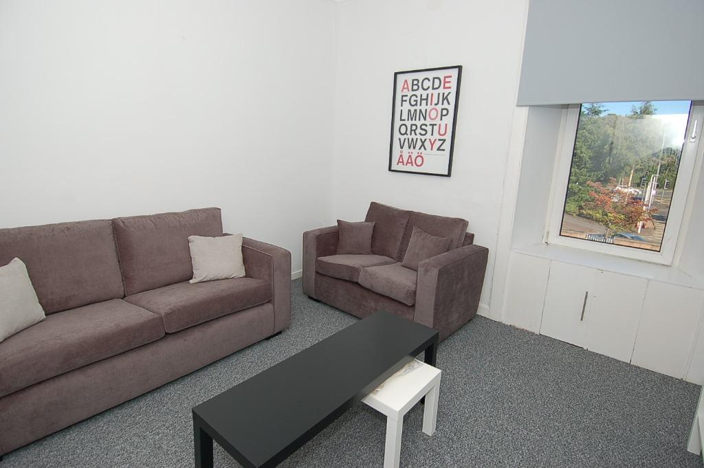 Wallace Street, Stirling Town... 5 bed flat £2,250 pcm (£519 pw)