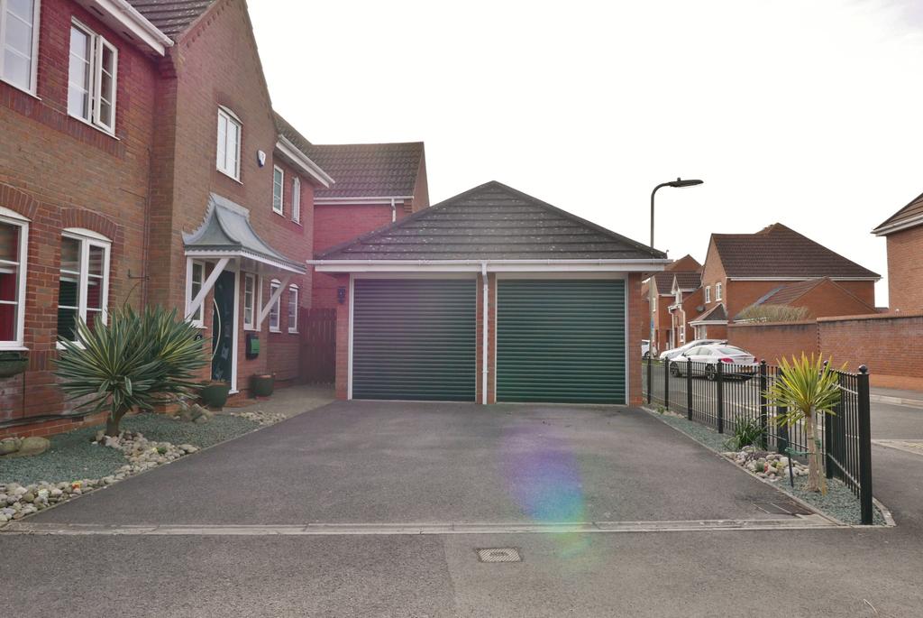 DOUBLE GARAGE & DRIVEWAY