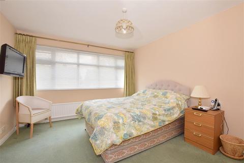 12 Hedingham Road, Hornchurch, RM11 3QA
