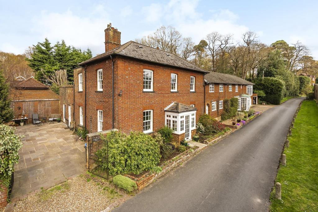 Chobham Road, Ottershaw, KT16 4 bed semidetached house £825,000