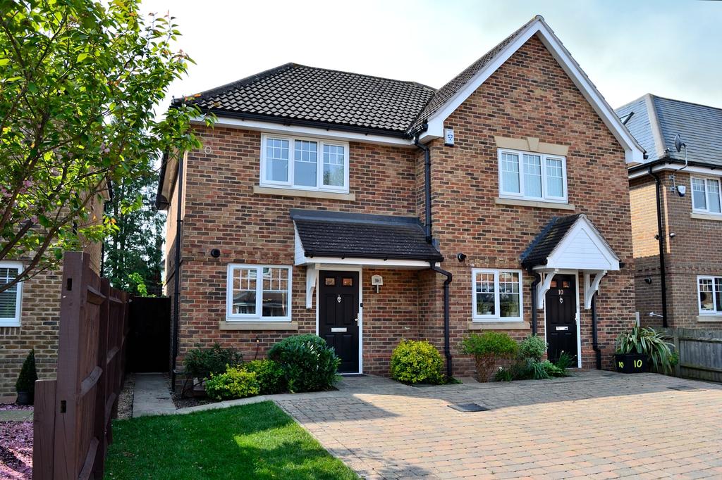 Heather Hill Close, Earley, Reading 2 bed semi-detached house - £1,250 ...