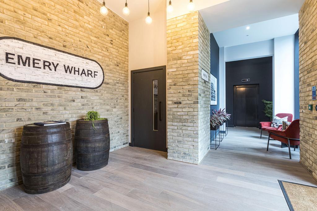 London-dock-vaughan-way-wapping-e1w