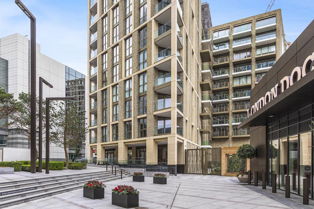 London-dock-vaughan-way-wapping-e1w