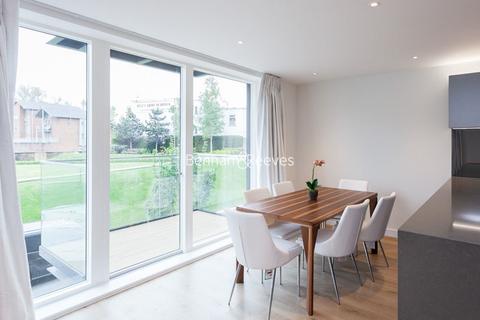 undefined, Kew Bridge West, Brentford TW8