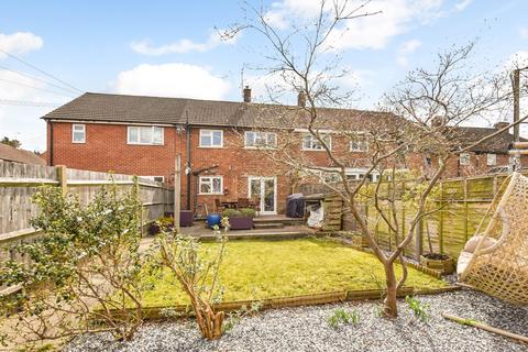 16 Church Fields, Headley, Bordon, GU35 8PE