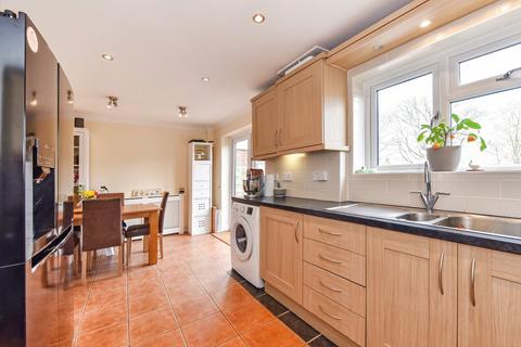 16 Church Fields, Headley, Bordon, GU35 8PE
