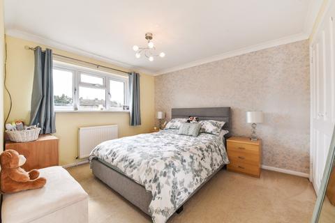16 Church Fields, Headley, Bordon, GU35 8PE