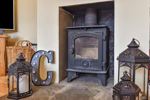 16 Church Fields, Headley, Bordon, GU35 8PE