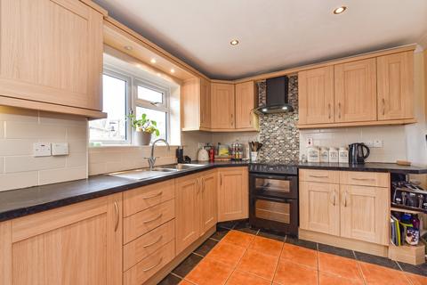 16 Church Fields, Headley, Bordon, GU35 8PE