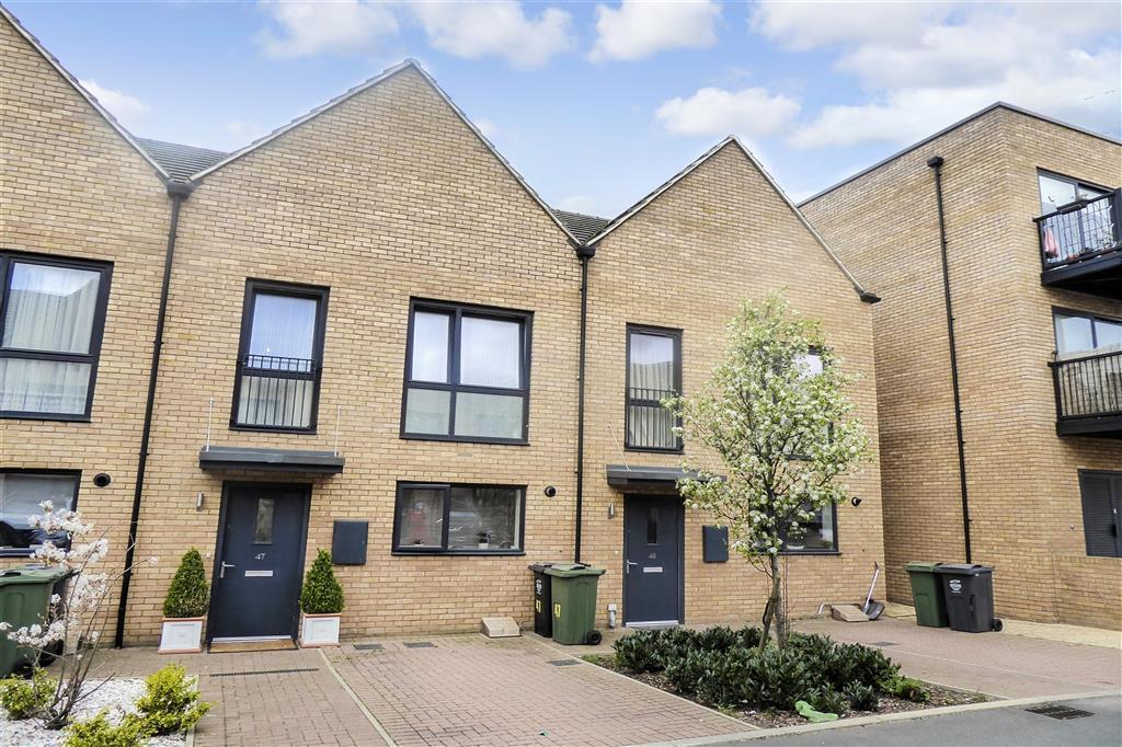 Ashmore Close, Dartford, Kent 3 bed terraced house £370,000