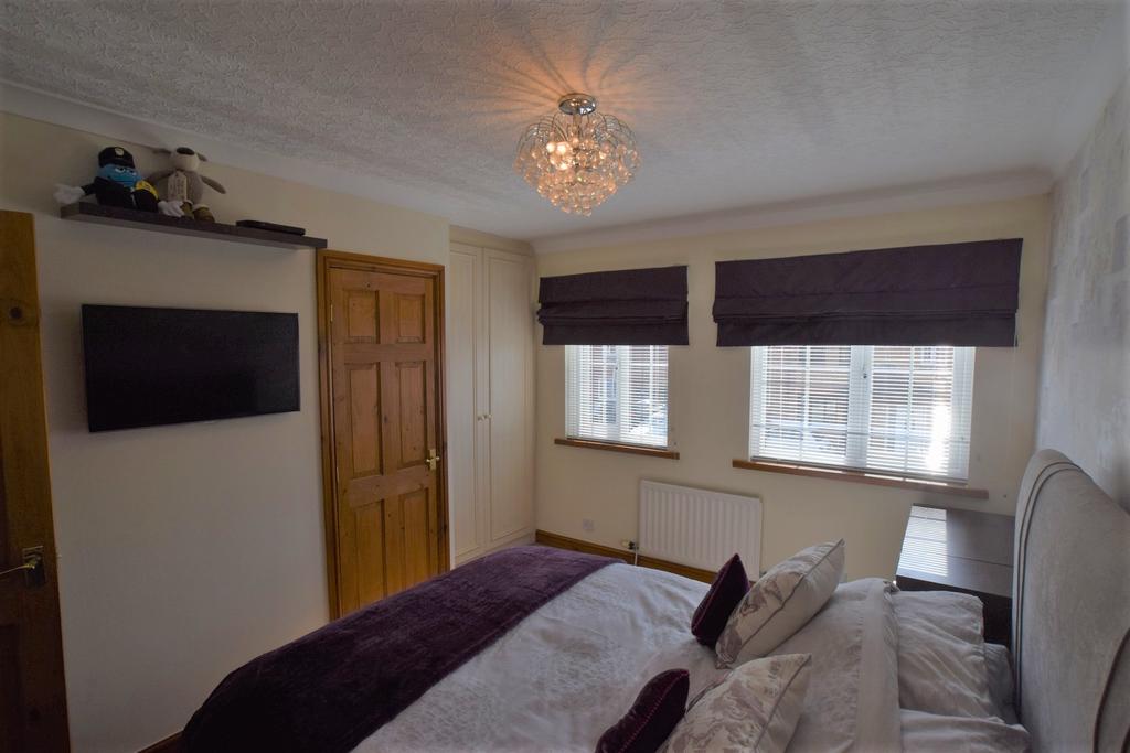 1 Wellington Avenue, Heathhall, Dumfries, DG1 3 SD