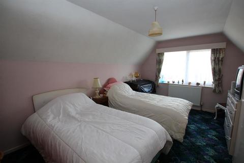 10 Donne Drive, Jaywick, Clacton-on-sea, CO15 2ND