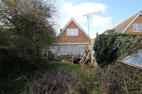 10 Donne Drive, Jaywick, Clacton-on-sea, CO15 2ND