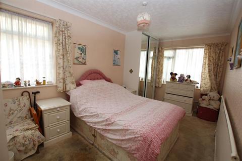 10 Donne Drive, Jaywick, Clacton-on-sea, CO15 2ND