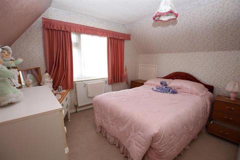 10 Donne Drive, Jaywick, Clacton-on-sea, CO15 2ND