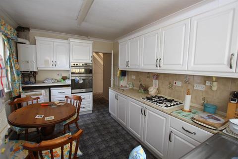 10 Donne Drive, Jaywick, Clacton-on-sea, CO15 2ND